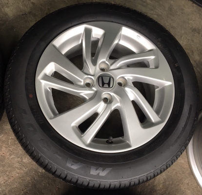 ล้อแม็ก Honda Jazz ขอบ 15 พร้อมยางป้ายแดง 175-65-15 ปี 17 แม็กสวย ยางมีตุ่มทุกเส้น