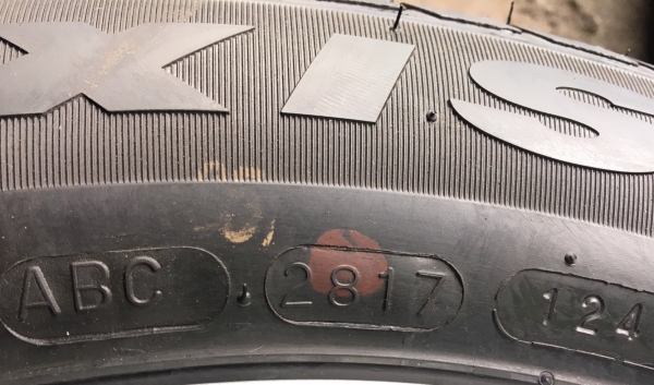 ล้อแม็ก Honda Jazz ขอบ 15 พร้อมยางป้ายแดง 175-65-15 ปี 17 แม็กสวย ยางมีตุ่มทุกเส้น