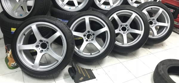 ขายๆโปรไดร์ขอบ18  5/114หน้า9.5หลัง10.5พร้อมยางหน้าBRIDESTONE 245/40/18ปี15ยางหลัง Pirelli 255-45R18ปี14 ดอกเต็มๆทัง4เส้นใช้กันยาวๆ ????ล้อมีซ่อม????ร้าวในคู่หน้า1วงใช้ได้ปกติ ขายตามสภาพยกชุด 7900 ฿   ID line Tel 0850448320