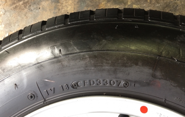 ล้อกระทะอะไหล่ 1 วง ขอบ 15 พร้อมยาง Bridgestone 215-70-15