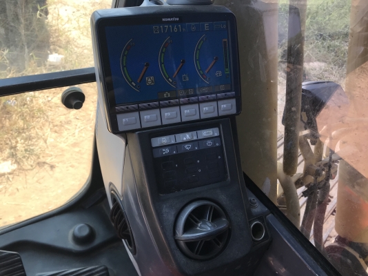 ขายรถแบ็คโฮ KOMATSU PC200-8 ด่วนครับราคาไม่แพงครับ แถมฟิตโซ่แทร็ค+บุ้งกี๋ เรียบร้อยสวยงามครับ