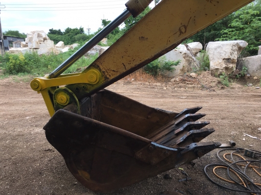 ขายรถแบ็คโฮ KOMATSU PC200-8 ด่วนครับราคาไม่แพงครับ แถมฟิตโซ่แทร็ค+บุ้งกี๋ เรียบร้อยสวยงามครับ