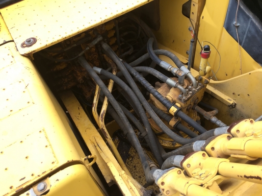 ขายรถแบ็คโฮ KOMATSU PC200-8 ด่วนครับราคาไม่แพงครับ แถมฟิตโซ่แทร็ค+บุ้งกี๋ เรียบร้อยสวยงามครับ