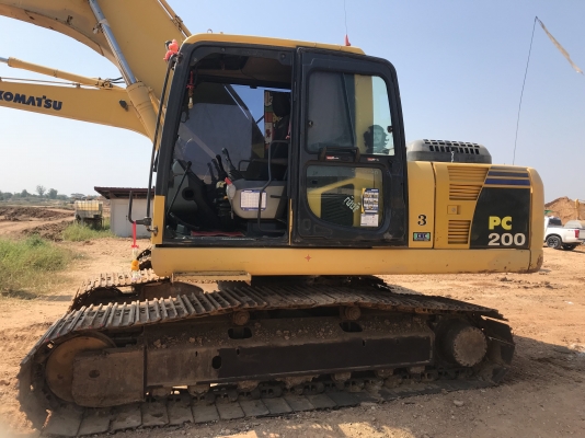 ขายรถแบ็คโฮ KOMATSU PC200-8 ด่วนครับราคาไม่แพงครับ แถมฟิตโซ่แทร็ค+บุ้งกี๋ เรียบร้อยสวยงามครับ
