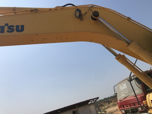 ขายรถแบ็คโฮ KOMATSU PC200-8 ด่วนครับราคาไม่แพงครับ แถมฟิตโซ่แทร็ค+บุ้งกี๋ เรียบร้อยสวยงามครับ