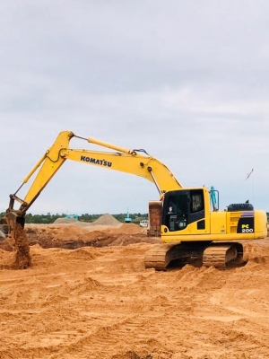 ขายรถแบ็คโฮ KOMATSU PC200-8 ด่วนครับราคาไม่แพงครับ แถมฟิตโซ่แทร็ค+บุ้งกี๋ เรียบร้อยสวยงามครับ