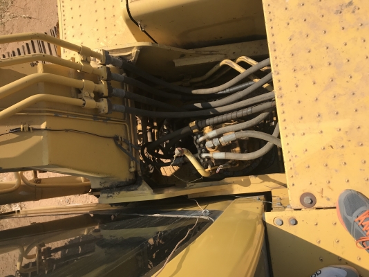 ขายรถแบ็คโฮ KOMATSU PC200-8 ด่วนครับราคาไม่แพงครับ แถมฟิตโซ่แทร็ค+บุ้งกี๋ เรียบร้อยสวยงามครับ