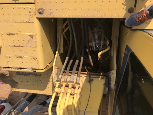 ขายรถแบ็คโฮ KOMATSU PC200-8 ด่วนครับราคาไม่แพงครับรถของผมเองไม่ผ่านคนกลางครับ