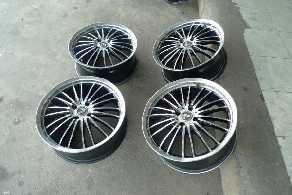 ขอบ17นิ้ว4รู100 ชุดนี้สมบูรณ์พร้อมใช้ ราคา 3900 บาท