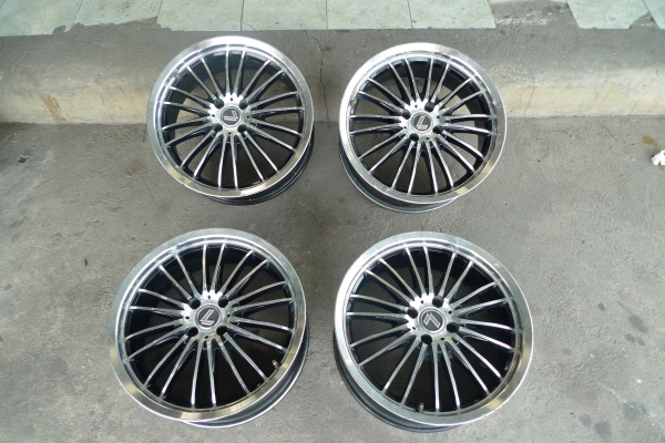 ขอบ17นิ้ว4รู100 ชุดนี้สมบูรณ์พร้อมใช้ ราคา 3900 บาท