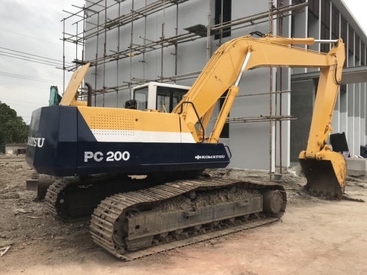 Komatsu PC200-5 รถใช้งานในไทยแล้ว สภาพยังดี เครื่องปั๊มเดิมๆ ไม่เคยผ่านการซ่อม สนใจติดต่อ0813553478 คุณโย