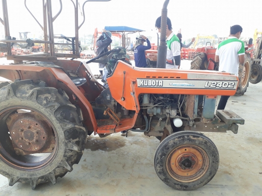 รถไถมือ2 L2402 พร้อม โรตารี่ เครื่อง3สูบ เพลาเดียว รถไถมือ2 L2402 พร้อม โรตารี่ เครื่อง3สูบ เพลาเดียว