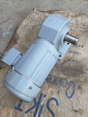 มอเตอร์เกียร์ 10:1 ไฟ 3 เฟส ยี่ห้อ GTR