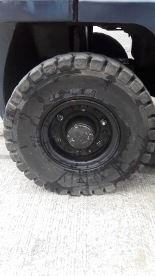 นิสสันดีเซล 2.5  ตัน