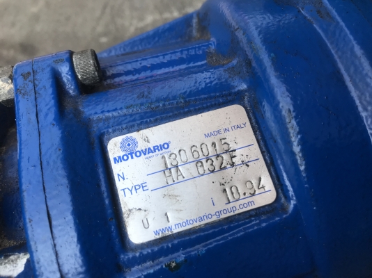 ขายมอเตอร์เกียร์หน้าแปลน Motovario 0.5HP. 380V อัตราทด 1:10.94 เพลาออกประมาณ 130รอบต่อนาที สภาพสวยเดิมๆ พร้อมใช้งาน