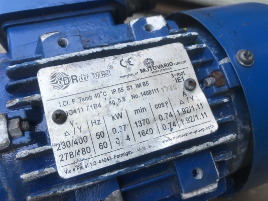 ขายมอเตอร์เกียร์หน้าแปลน Motovario 0.5HP. 380V อัตราทด 1:10.94 เพลาออกประมาณ 130รอบต่อนาที สภาพสวยเดิมๆ พร้อมใช้งาน