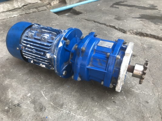 ขายมอเตอร์เกียร์หน้าแปลน Motovario 0.5HP. 380V อัตราทด 1:10.94 เพลาออกประมาณ 130รอบต่อนาที สภาพสวยเดิมๆ พร้อมใช้งาน