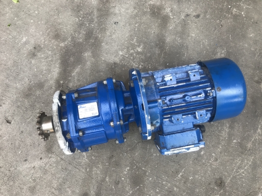 ขายมอเตอร์เกียร์หน้าแปลน Motovario 0.5HP. 380V อัตราทด 1:10.94 เพลาออกประมาณ 130รอบต่อนาที สภาพสวยเดิมๆ พร้อมใช้งาน