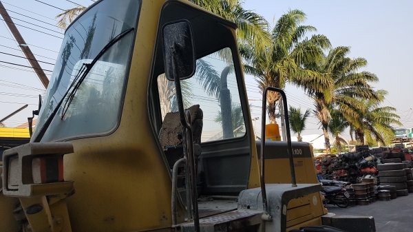 ขายรถตักล้อยาง KOMATSU  WA100-3 รถเก่านำเข้าจากญี่ปุ่น ไม่เคยใช้งานในไทย สภาพสวย สนใจติดต่อ 085-222-5959
