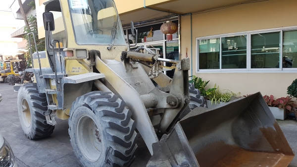 ขายรถตักล้อยาง KOMATSU  WA100-3 รถเก่านำเข้าจากญี่ปุ่น ไม่เคยใช้งานในไทย สภาพสวย สนใจติดต่อ 085-222-5959
