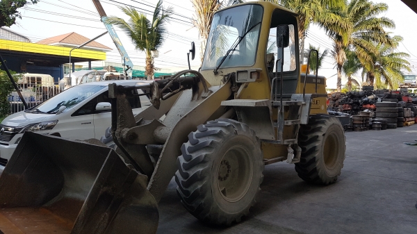 ขายรถตักล้อยาง KOMATSU  WA100-3 รถเก่านำเข้าจากญี่ปุ่น ไม่เคยใช้งานในไทย สภาพสวย สนใจติดต่อ 085-222-5959
