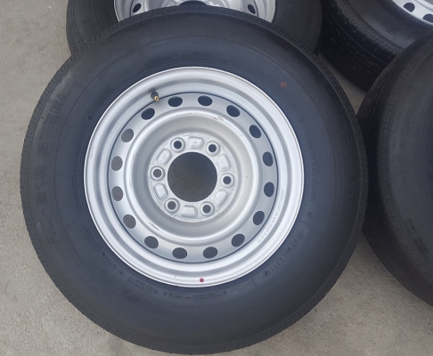 ขายล้อกะทะขอบ15  6รู139 ยาง195R15  4 ล้อ