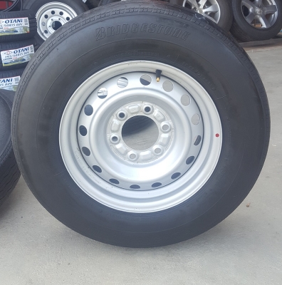 ขายล้อกะทะขอบ15  6รู139 ยาง195R15  4 ล้อ