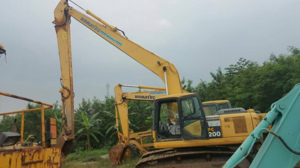 ขายรถแบคโฮ KOMATSU PC200-7 บูมยาว เอกสารเล่มปี 2007 ราคา 1ุ600000