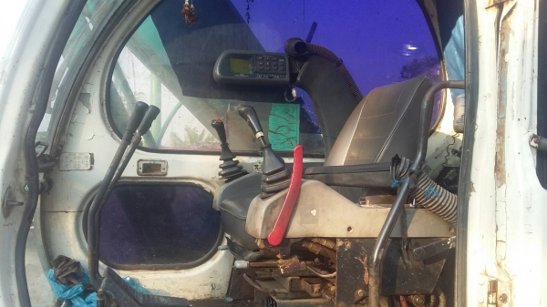 ขายรถแบคโฮ KOBELCO SK200-Vธรรมดา เอกสารเล่ม ราคา 600000 ขายรถแบคโฮ KOBELCO SK200-Vธรรมดา เอกสารเล่ม ราคา 600000