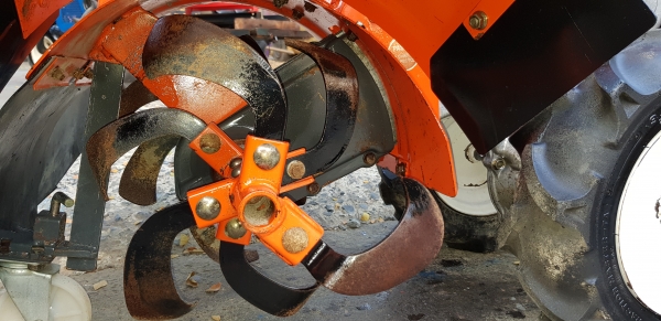 รถพรวนดินสาดดินยกร่องพร้อมใช้งาน  สอบถามต่อรองได้ขายได้ขาย