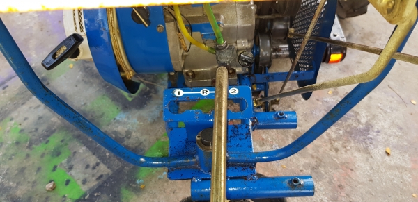 เครื่องสับกิ่งไม้ เดินหน้าถอยหลังได้ สอบถามได้ต่อรองได้ขายได้ขาย เครื่องสับกิ่งไม้ เดินหน้าถอยหลังได้ สอบถามได้ต่อรองได้ขายได้ขาย