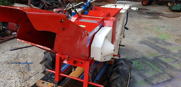 เครื่องสับกิ่งไม้ เดินหน้าถอยหลังได้ สอบถามได้ต่อรองได้ขายได้ขาย เครื่องสับกิ่งไม้ เดินหน้าถอยหลังได้ สอบถามได้ต่อรองได้ขายได้ขาย