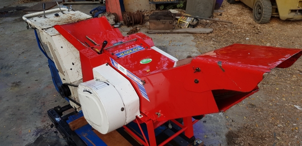 เครื่องสับกิ่งไม้ เดินหน้าถอยหลังได้ สอบถามได้ต่อรองได้ขายได้ขาย เครื่องสับกิ่งไม้ เดินหน้าถอยหลังได้ สอบถามได้ต่อรองได้ขายได้ขาย