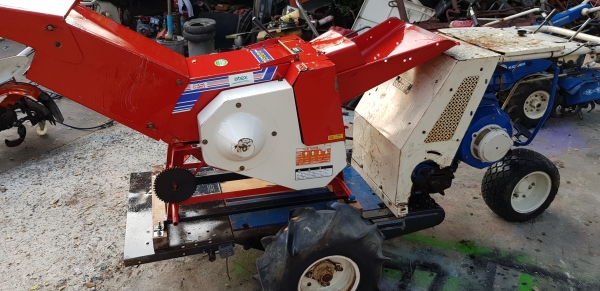 เครื่องสับกิ่งไม้ เดินหน้าถอยหลังได้ สอบถามได้ต่อรองได้ขายได้ขาย เครื่องสับกิ่งไม้ เดินหน้าถอยหลังได้ สอบถามได้ต่อรองได้ขายได้ขาย