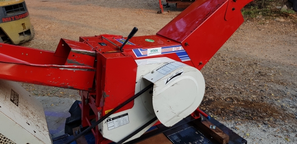 เครื่องสับกิ่งไม้ เดินหน้าถอยหลังได้ สอบถามได้ต่อรองได้ขายได้ขาย เครื่องสับกิ่งไม้ เดินหน้าถอยหลังได้ สอบถามได้ต่อรองได้ขายได้ขาย