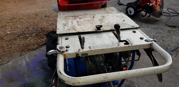 เครื่องสับกิ่งไม้ เดินหน้าถอยหลังได้ สอบถามได้ต่อรองได้ขายได้ขาย เครื่องสับกิ่งไม้ เดินหน้าถอยหลังได้ สอบถามได้ต่อรองได้ขายได้ขาย