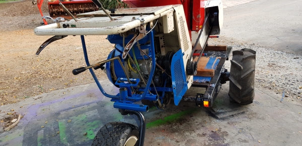 เครื่องสับกิ่งไม้ เดินหน้าถอยหลังได้ สอบถามได้ต่อรองได้ขายได้ขาย เครื่องสับกิ่งไม้ เดินหน้าถอยหลังได้ สอบถามได้ต่อรองได้ขายได้ขาย