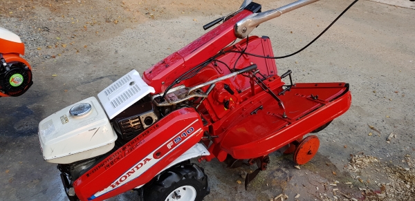 รถพรวนดิน สาดดิน ใบตีดินเต็มๆๆพร้อมใช้งาน รถพรวนดิน สาดดิน ใบตีดินเต็มๆๆพร้อมใช้งาน