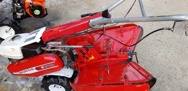 รถพรวนดิน สาดดิน ใบตีดินเต็มๆๆพร้อมใช้งาน รถพรวนดิน สาดดิน ใบตีดินเต็มๆๆพร้อมใช้งาน