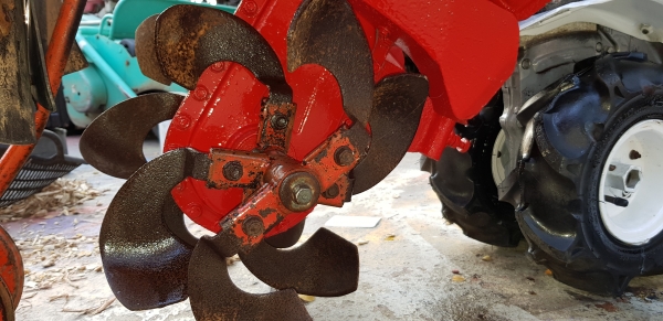 รถพรวนดิน สาดดิน ใบตีดินเต็มๆๆพร้อมใช้งาน รถพรวนดิน สาดดิน ใบตีดินเต็มๆๆพร้อมใช้งาน