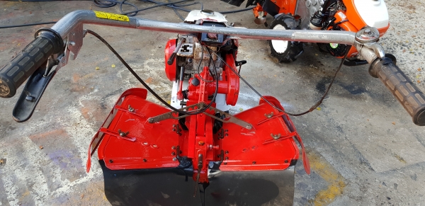 รถพรวนดิน สาดดิน ใบตีดินเต็มๆๆพร้อมใช้งาน รถพรวนดิน สาดดิน ใบตีดินเต็มๆๆพร้อมใช้งาน