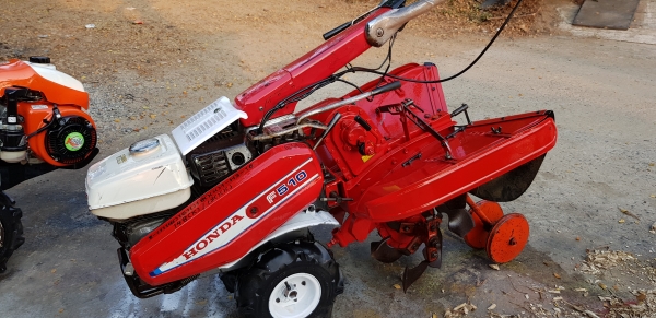 รถพรวนดิน สาดดิน ใบตีดินเต็มๆๆพร้อมใช้งาน รถพรวนดิน สาดดิน ใบตีดินเต็มๆๆพร้อมใช้งาน