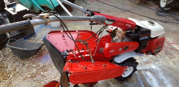 รถพรวนดิน สาดดิน ใบตีดินเต็มๆๆพร้อมใช้งาน รถพรวนดิน สาดดิน ใบตีดินเต็มๆๆพร้อมใช้งาน