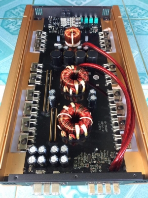 แอมป์คลาสดี BJ 2000w มือสองสภาพสวยเดิมๆใช้งานปกติ เบสดีเป็นลูกแน่นๆขับ10&quot;-12&quot;หล่อว้อยไม่เกิน3.5&quot;ได้ ขาย 2650 บาท สนใจ0892425454 อยู่สระบุรี