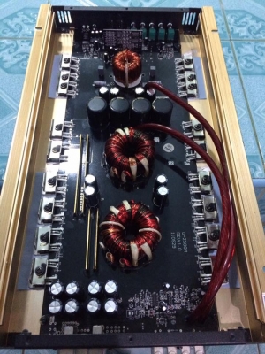 แอมป์คลาสดี BJ 2000w มือสองสภาพสวยเดิมๆใช้งานปกติ เบสดีเป็นลูกแน่นๆขับ10&quot;-12&quot;หล่อว้อยไม่เกิน3.5&quot;ได้ ขาย 2650 บาท สนใจ0892425454 อยู่สระบุรี