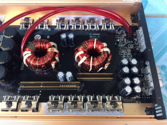 แอมป์คลาสดี BJ 2000w มือสองสภาพสวยเดิมๆใช้งานปกติ เบสดีเป็นลูกแน่นๆขับ10&quot;-12&quot;หล่อว้อยไม่เกิน3.5&quot;ได้ ขาย 2650 บาท สนใจ0892425454 อยู่สระบุรี