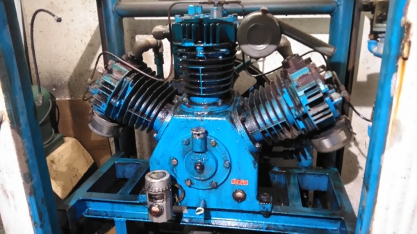 **ขายถูกๆ หัวปั้มลมมือสอง(เก่านอก-แห้งๆญี่ปุ่น)** MEIJI 20แรง  3หัว 6สูบ ทดสอบเรียบร้อย แน่นๆนิ่งๆเงียบๆครับ