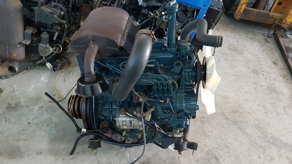 เครื่องยนต์ดีเซล kubota v1305 30แรงม้า รุ่นใหม่  direct injection สภาพสวย นำเข้าจากญี่ปุ่น