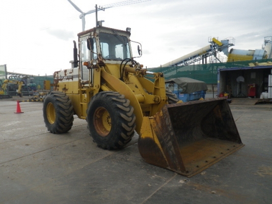 ขายรถตัก ยี่ห้อ Komatsu รุ่น 515-2 ขายรถตัก ยี่ห้อ Komatsu รุ่น 515-2