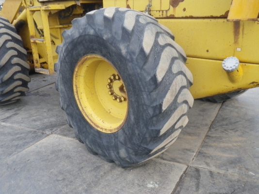 ขายรถตัก ยี่ห้อ Komatsu รุ่น 515-2 ขายรถตัก ยี่ห้อ Komatsu รุ่น 515-2